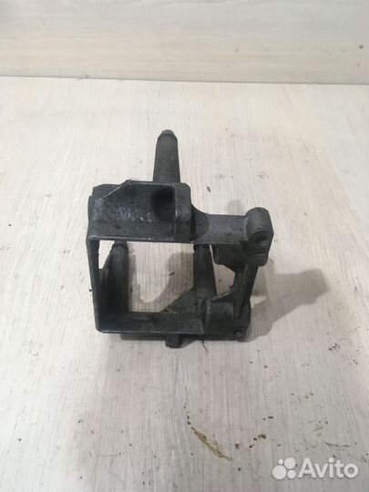 Кронштейн гидроусилителя Ауди 100 С4 2.6 ABC