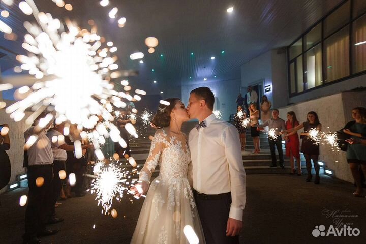 Свадьба. Фонтаны. Сердца. Фейерверки. Тяжелый дым