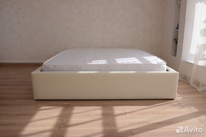Кровать 140х200 с подъемным механизмом и матрасом