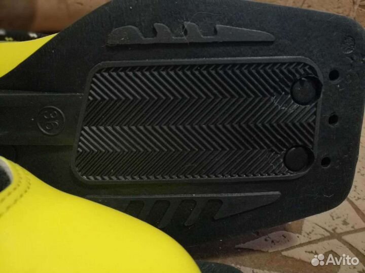 Лыжные ботинки