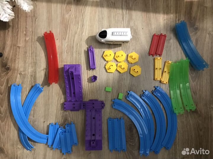 Паровоз вагончик на треке