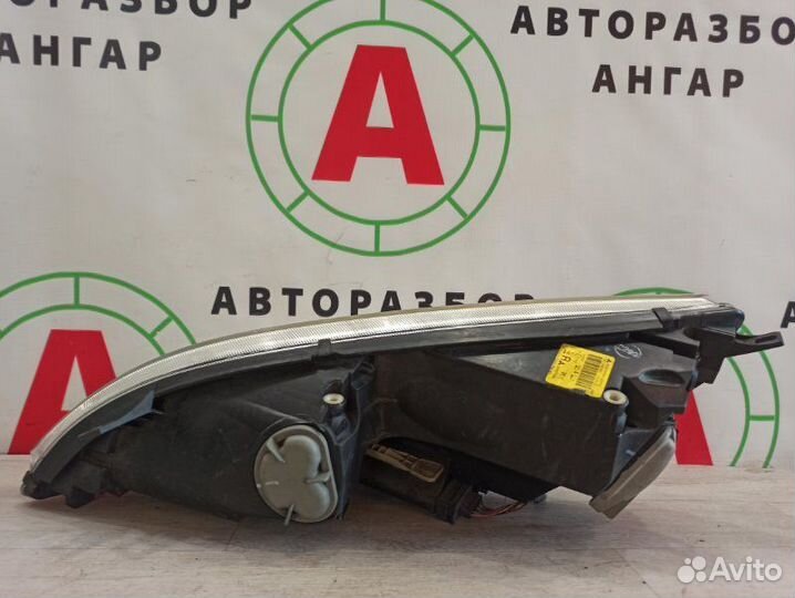 Фара передняя правая Mitsubishi Colt Z34A 4A90