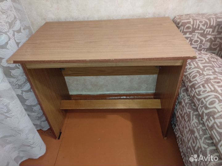 Стол письменный