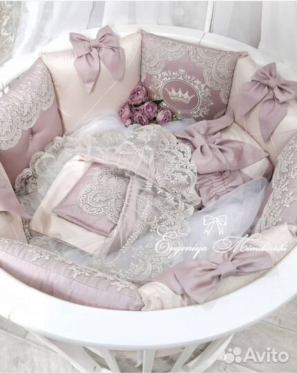 Комплект бортиков и постельного белья