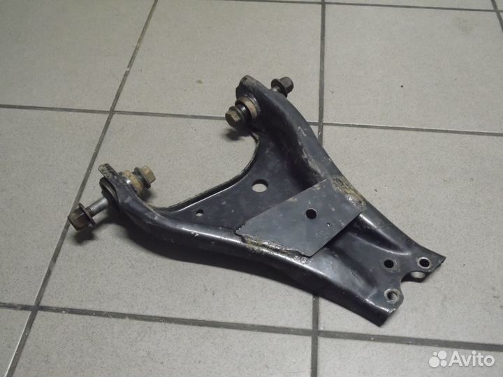 Рычаг передний правый Рено Дастер I поколение