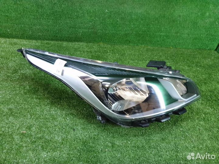 Фара правая Kia Rio