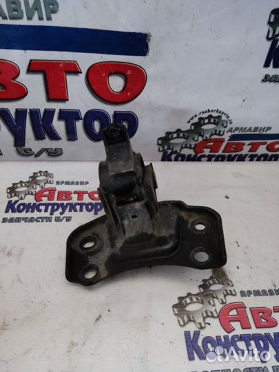 Подушка двигателя левая Toyota Prius хэтчбек III