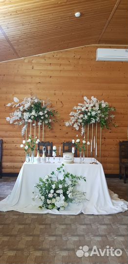 Сдам в аренду подиум, кубы,стол,каркасы для декора