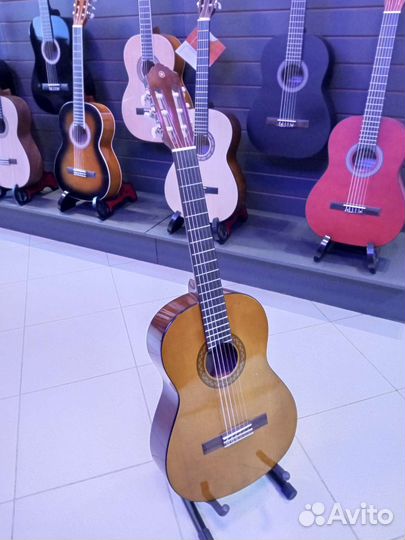 Классическая гитара yamaha c40