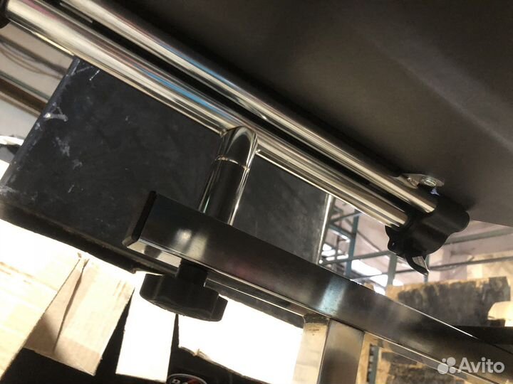 Стойка, проектор, ноутбук