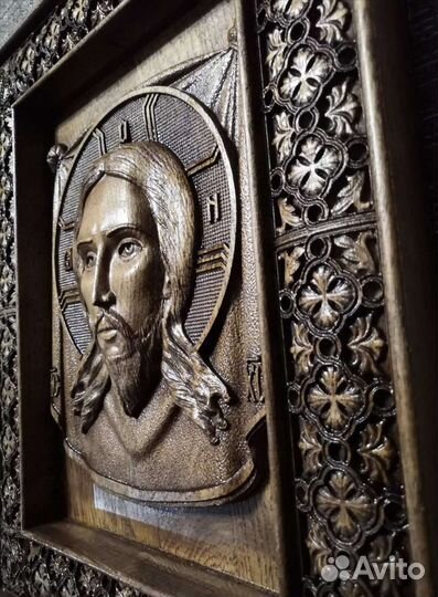 Резные иконы из дерева