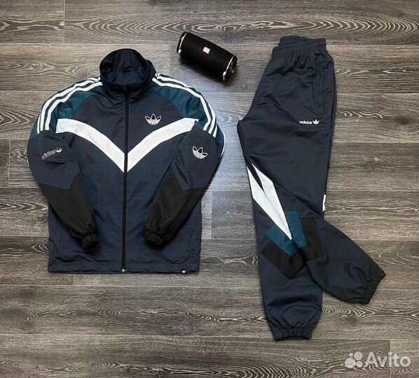 Спортивный костюм adidas