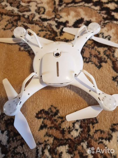 Квадрокоптер с камерой Syma X5UW-D