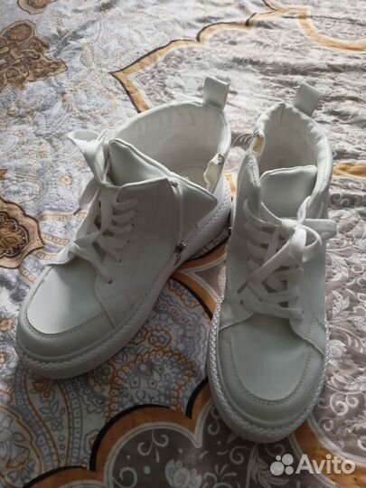 Кроссовки женские 38 размер
