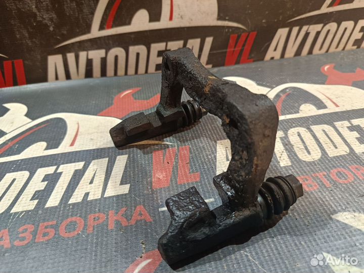 Скоба суппорта заднего Peugeot 307