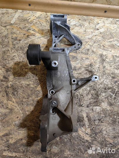 Кронштейн Генератора Фольксваген Туарег NF