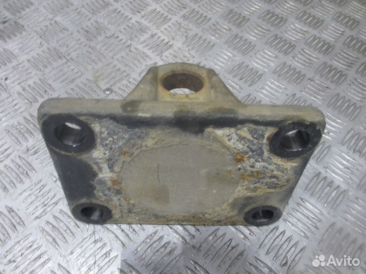 Кронштейн буксировочного пальца Mercedes-Benz A002