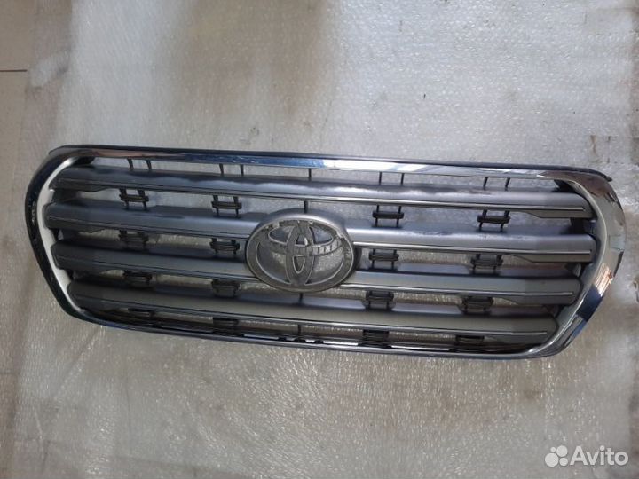 Решетка радиатора передняя Тoyota Land Cruiser 200
