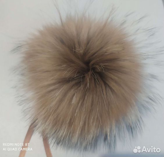 Помпон из меха енота