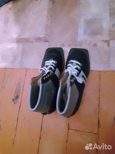 Лыжные ботинки