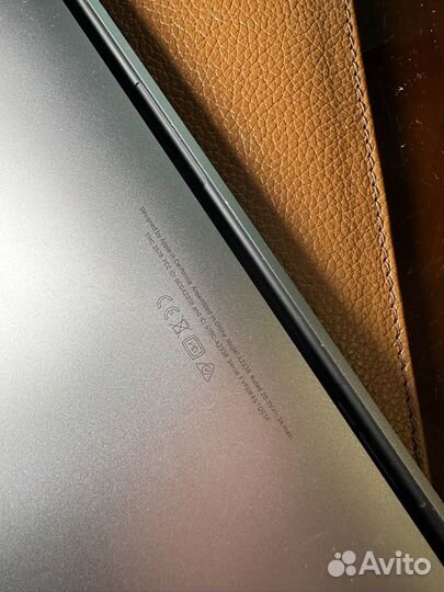 Macbook pro 13 m1 2020 (8/512)