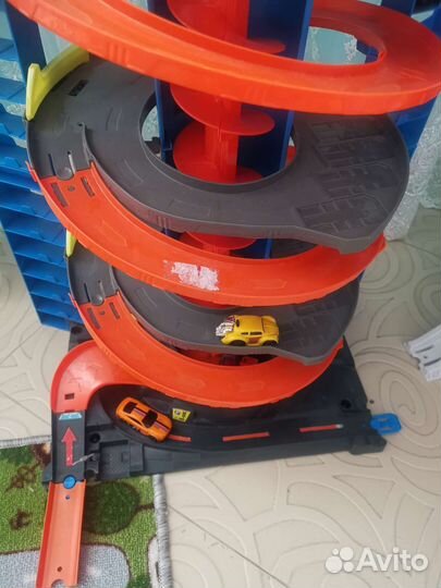 Hot wheels мега гараж
