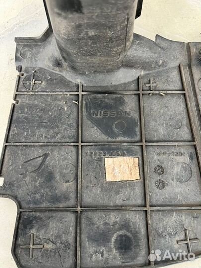 Дефлектор радиатора левый Nissan Qashqai J10