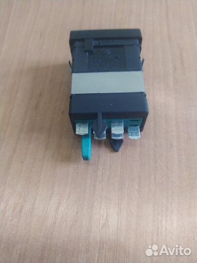 Кнопка обогрева сидений Volkswagen Passat B5+