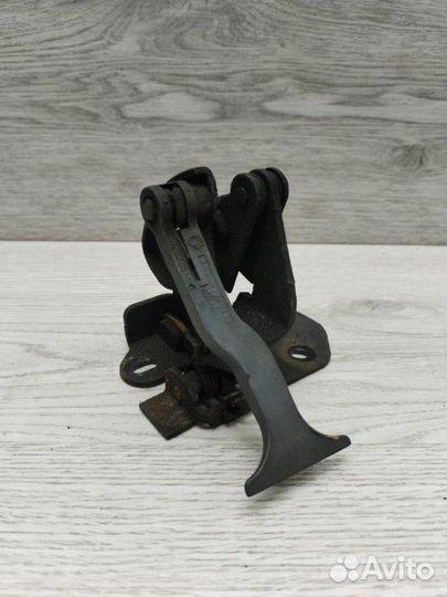 Замок капота Mercedes C-Class W 203 coupe M271