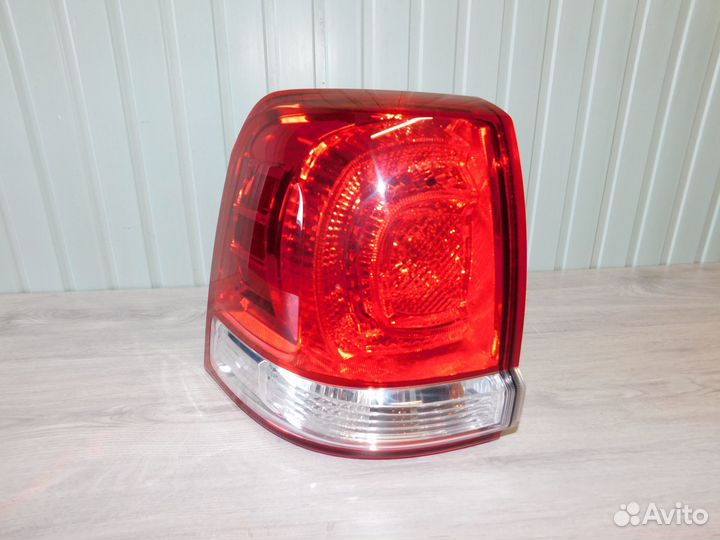 Фонарь задний Toyota Land Cruiser 200 2008-2012