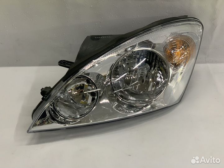 Фара левая Kia Ceed 2007-2012 (921011h000)