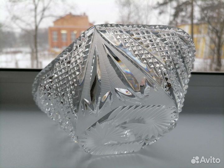 Ваза хрустальная