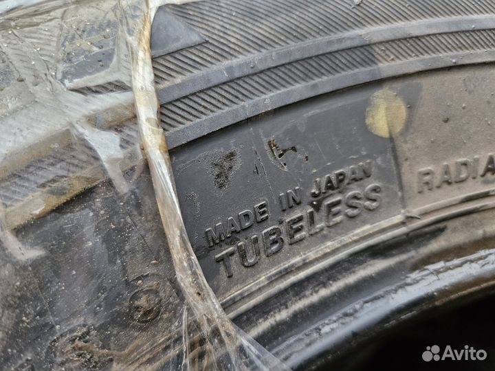 Bridgestone Blizzak VRX 215/60 R16 95S