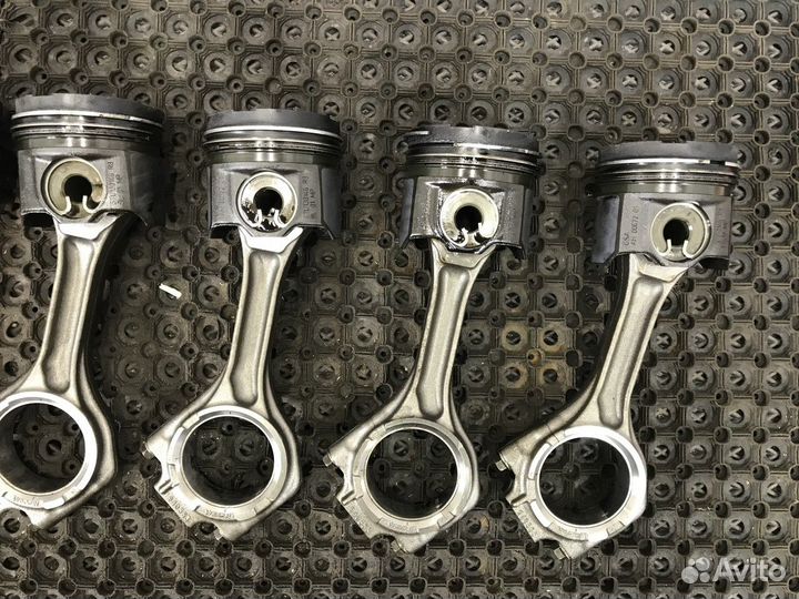 Комплект поршней с шатунами Daf XF106