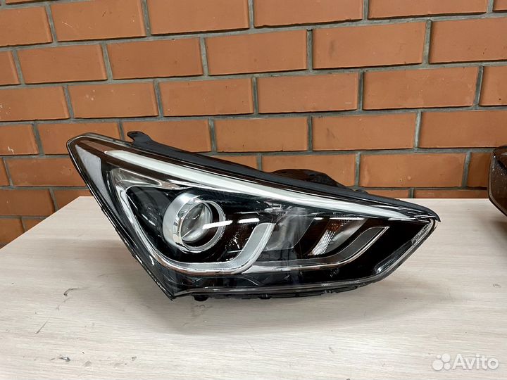 Фара правая Hyundai Santa Fe 3 рест с царапинкой