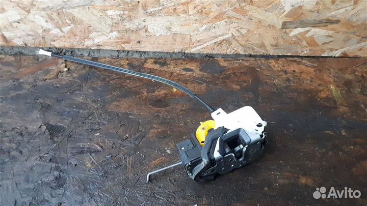 Замок двери передней левой Opel Insignia 2008-2017