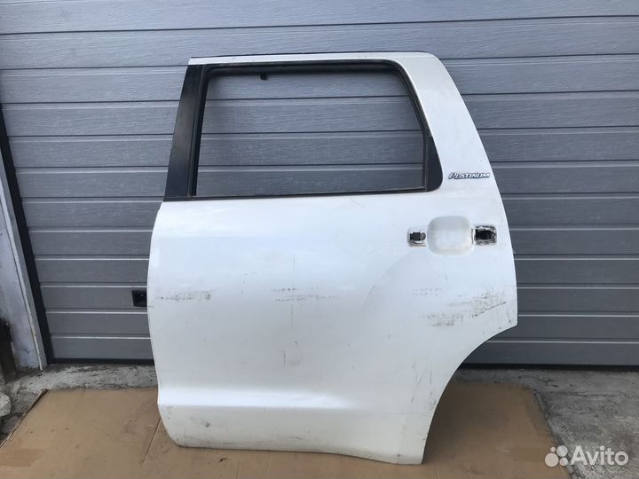 Двери передние Toyota sequoia 2008-2021г