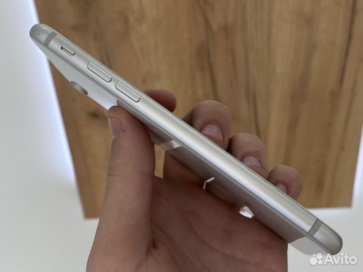 iPhone 8, 64 ГБ