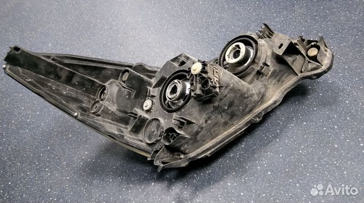 Стекло фары L Forester 2007