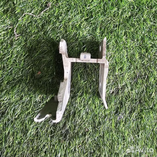 Кронштейн радиатора левый BMW 116i F20 1-serie