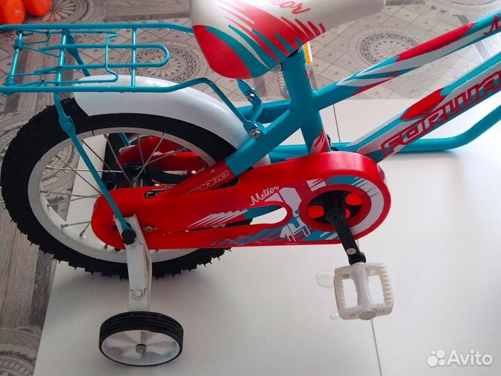 Детский велосипед трехколесный с ручкой