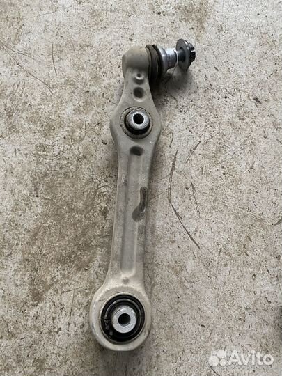 Передний левый рычаг Mercedes W213 2018г 2.2D