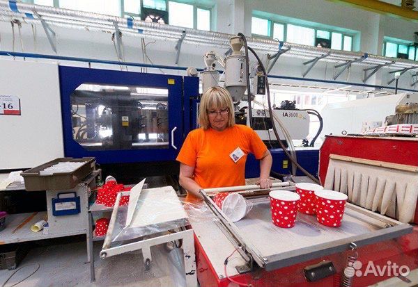 Вахта с питанием Упаковщик пластиковой продукции