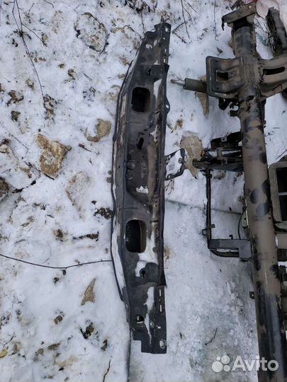 Верхняя планка телевизора кузова на Ситроен джампе