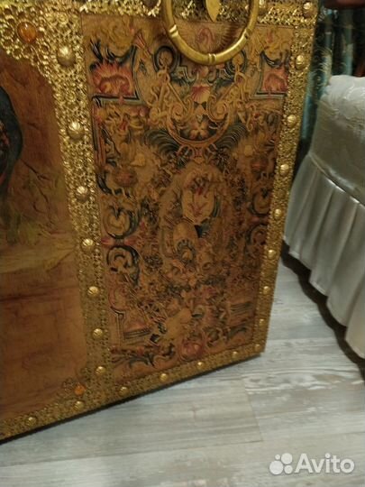 Сундук деревянный золотой