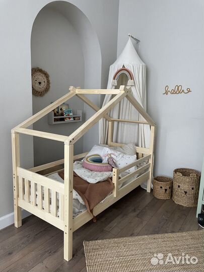 Детская кроватка Домик