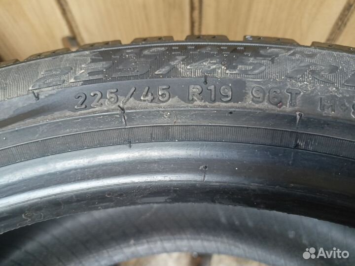 Pirelli Ice Zero 225/45 R19 98T