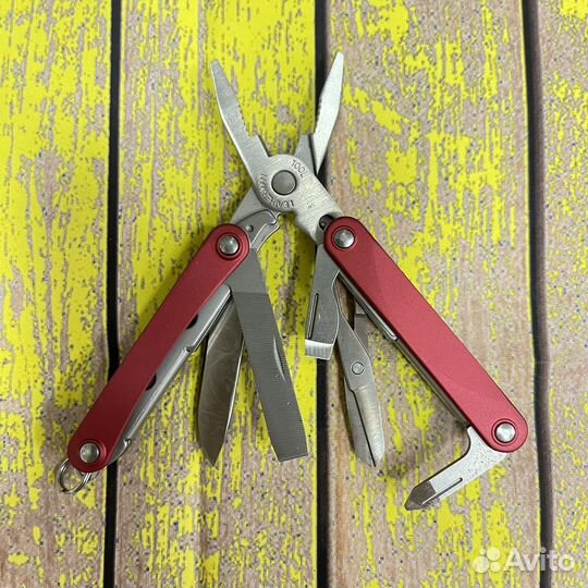 Мультитул Leatherman Squirt PS4 Red 831189