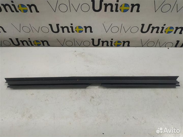 Уплотнитель стекла переднего правого внутренний