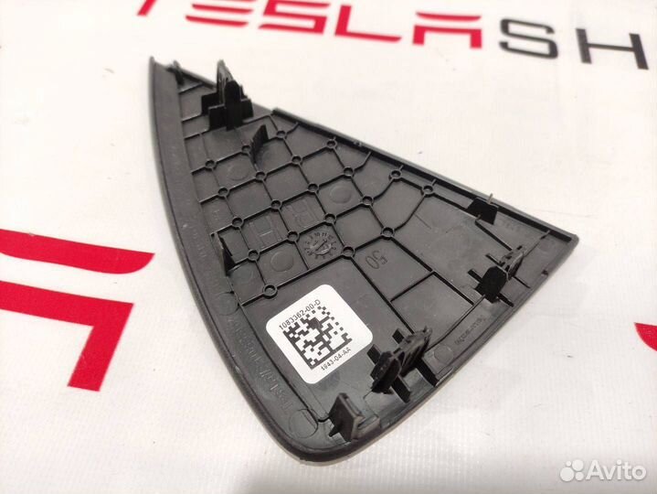 Декоративная накладка центральной панели Tesla